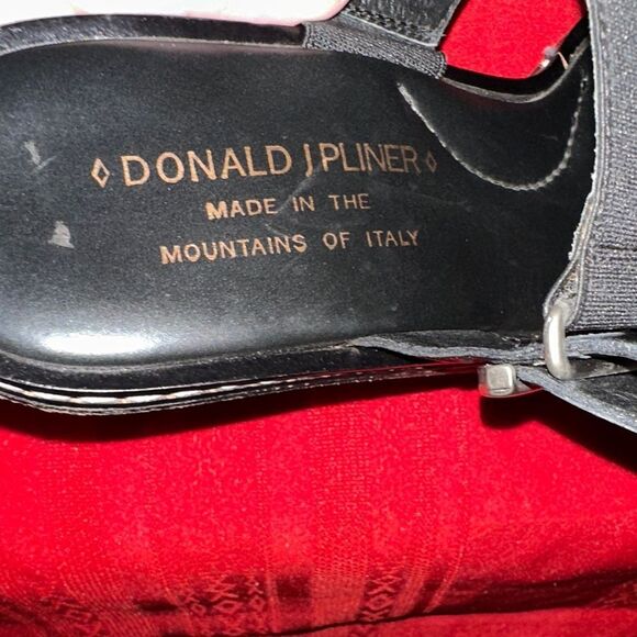 Donald J. Pliner Black Strappy Heels w/ White Trim & Silver Hardware Size 8 - Picture 9 of 11